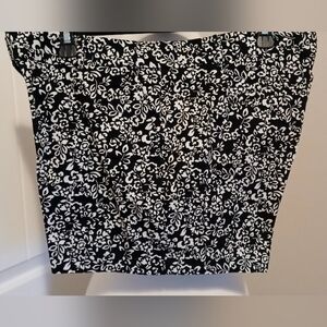 Land & Sea Floral Black and White Shorts Sz 16 #0199